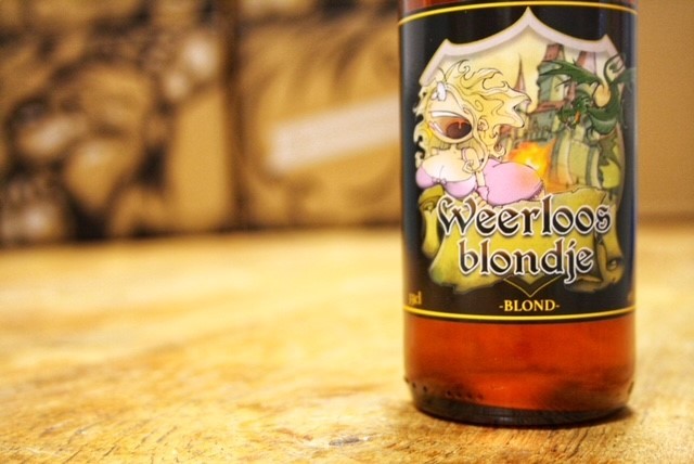 Weerloos Blondje